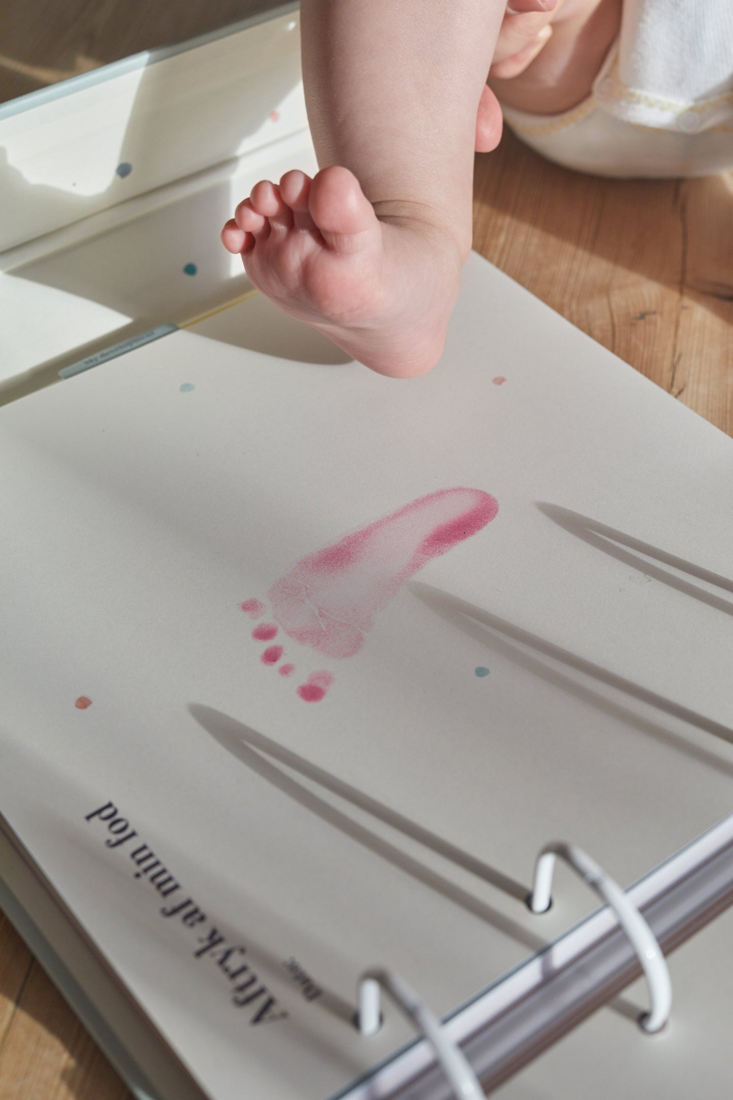 hand & footprint – clean-touch – coral