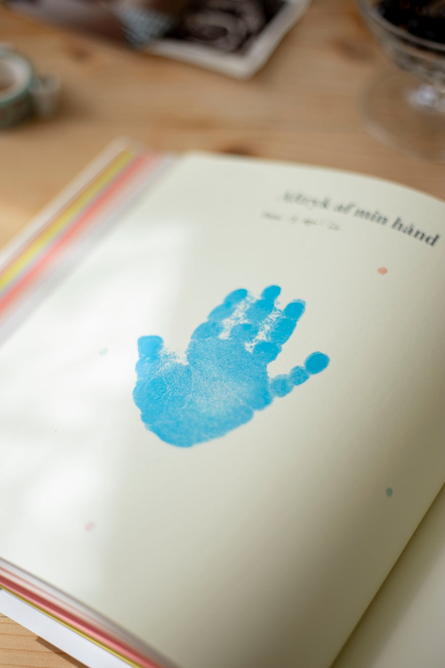 hand & footprint – clean-touch – blue